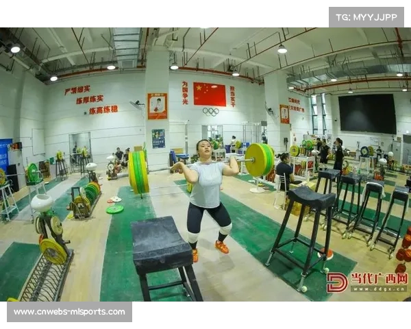 广西举重队19人获全运会席位 模拟比赛环境强化心理训练